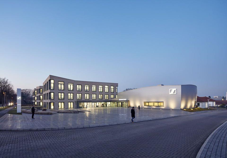 Sennheiser HQ.jpg