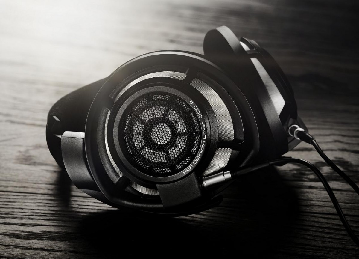 Sennheiser HD 800S on table.jpg