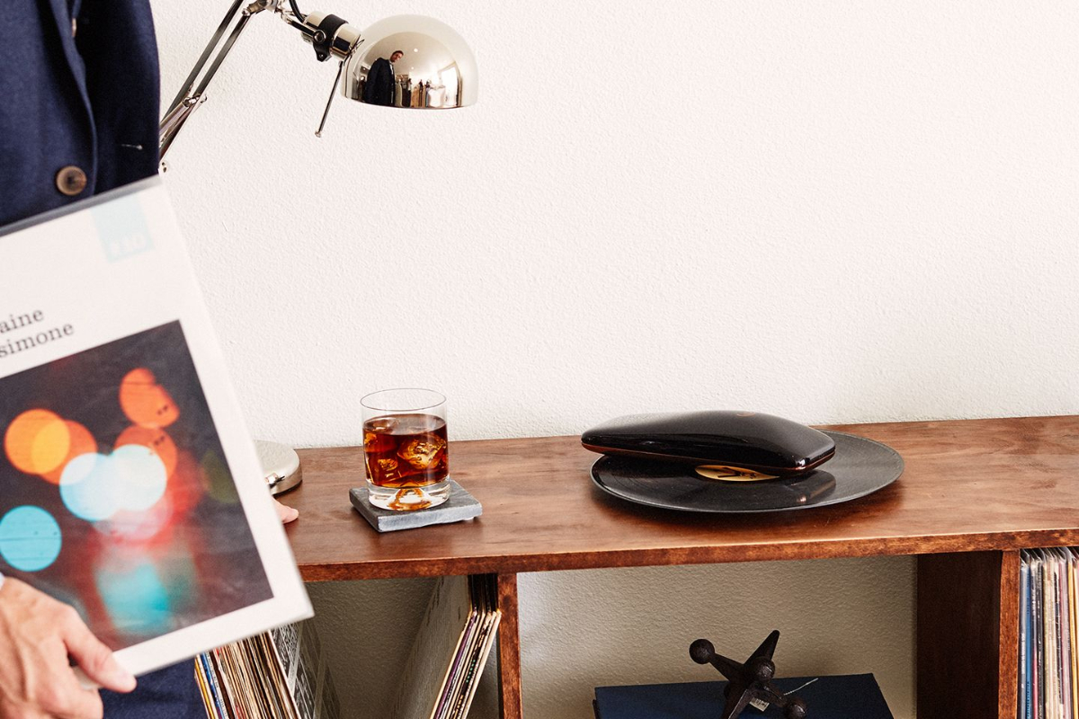 LOVE_Turntable_revolutionary_smartphone_controlled_turntable_crowdfunding_Agency2.0_gallary_c-compressor.jpg
