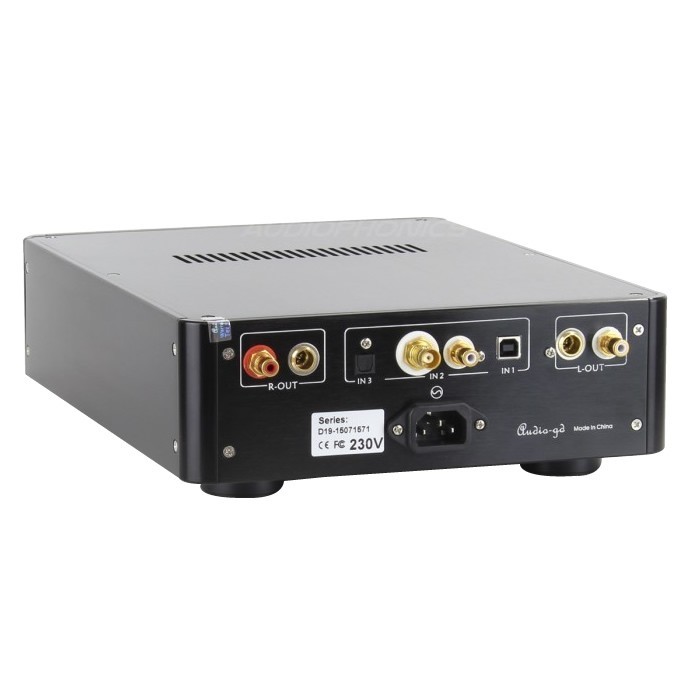 audio-gd-singularity-19-dac-r2r-4x-da-m1-usb-amanero-32bit-384khz (1).jpg
