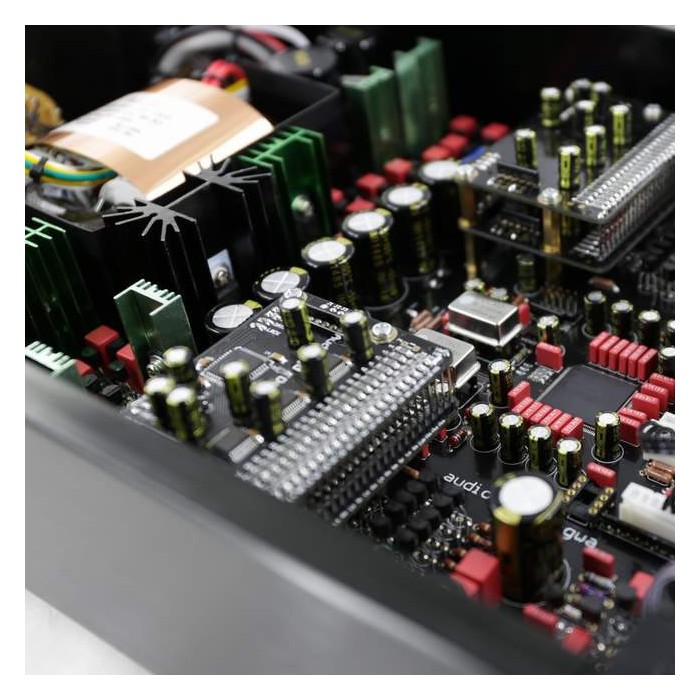 audio-gd-singularity-19-dac-r2r-4x-da-m1-usb-amanero-32bit-384khz (3).jpg