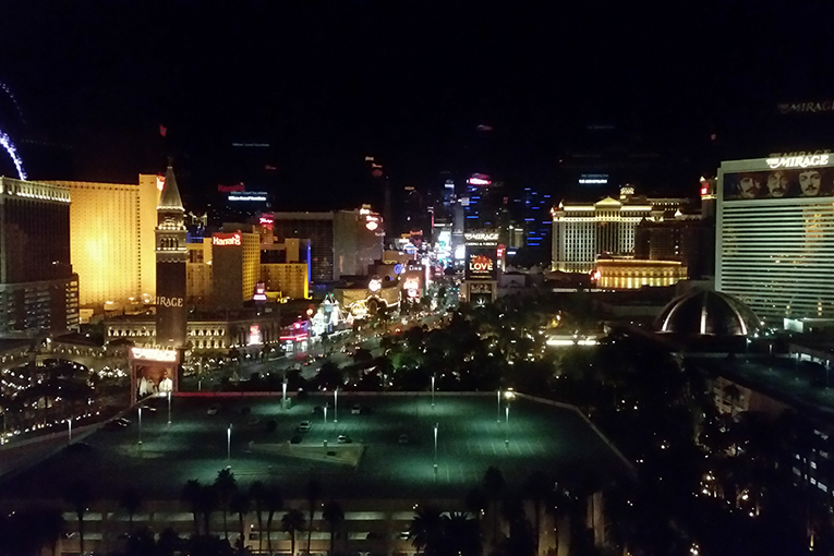 201702_vegas_night.jpg