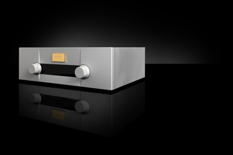 Goldmund_T590_amplifier.jpg