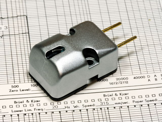 dl-102 mono.jpg