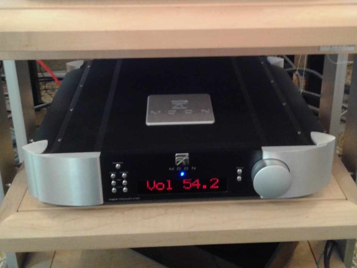 Moon 740P Preamp.jpg