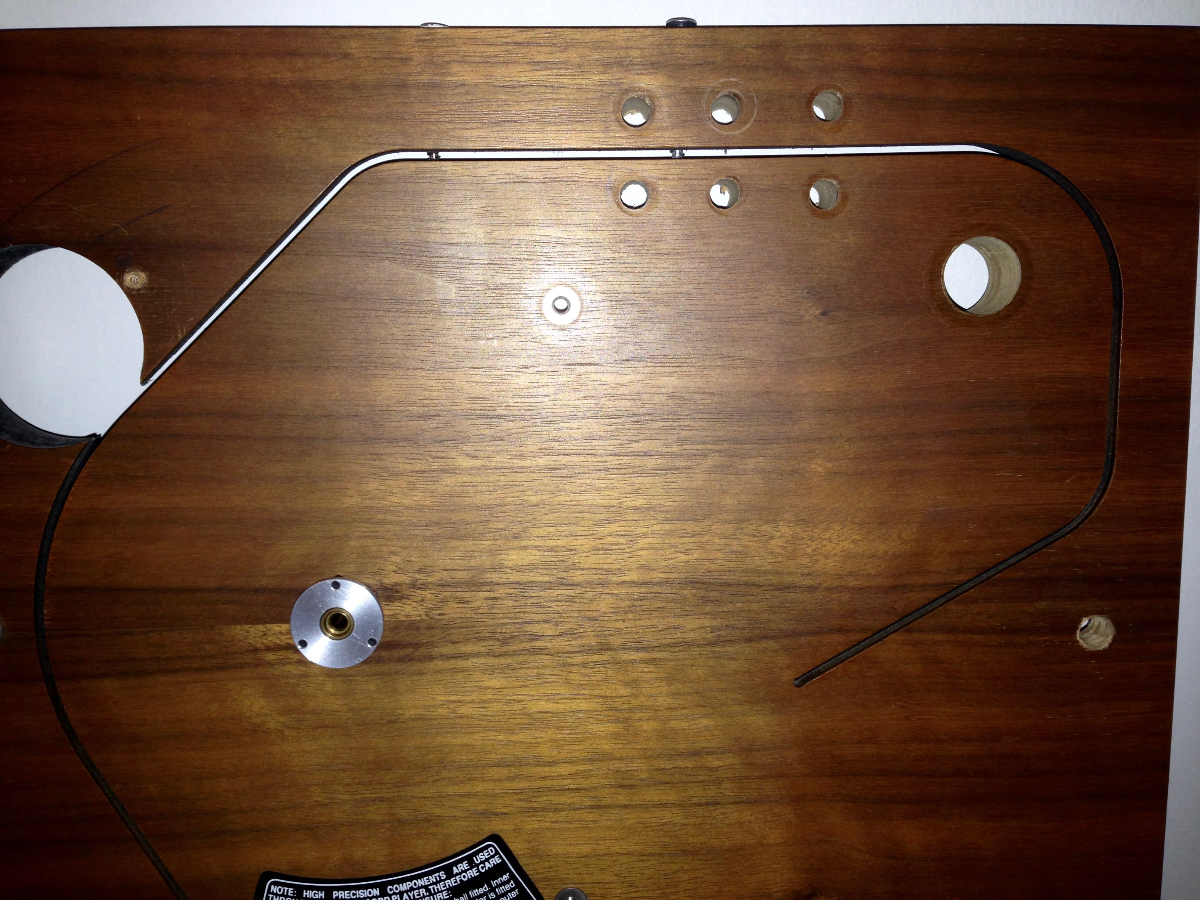 Roksan_Xerxes_horizontal_screws_for_sag.jpg