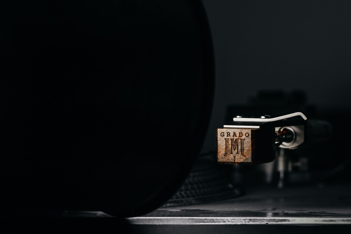 Spotlight-on-Grado-Lineage-Series-Epoch-Cartridge-Cropped.jpg