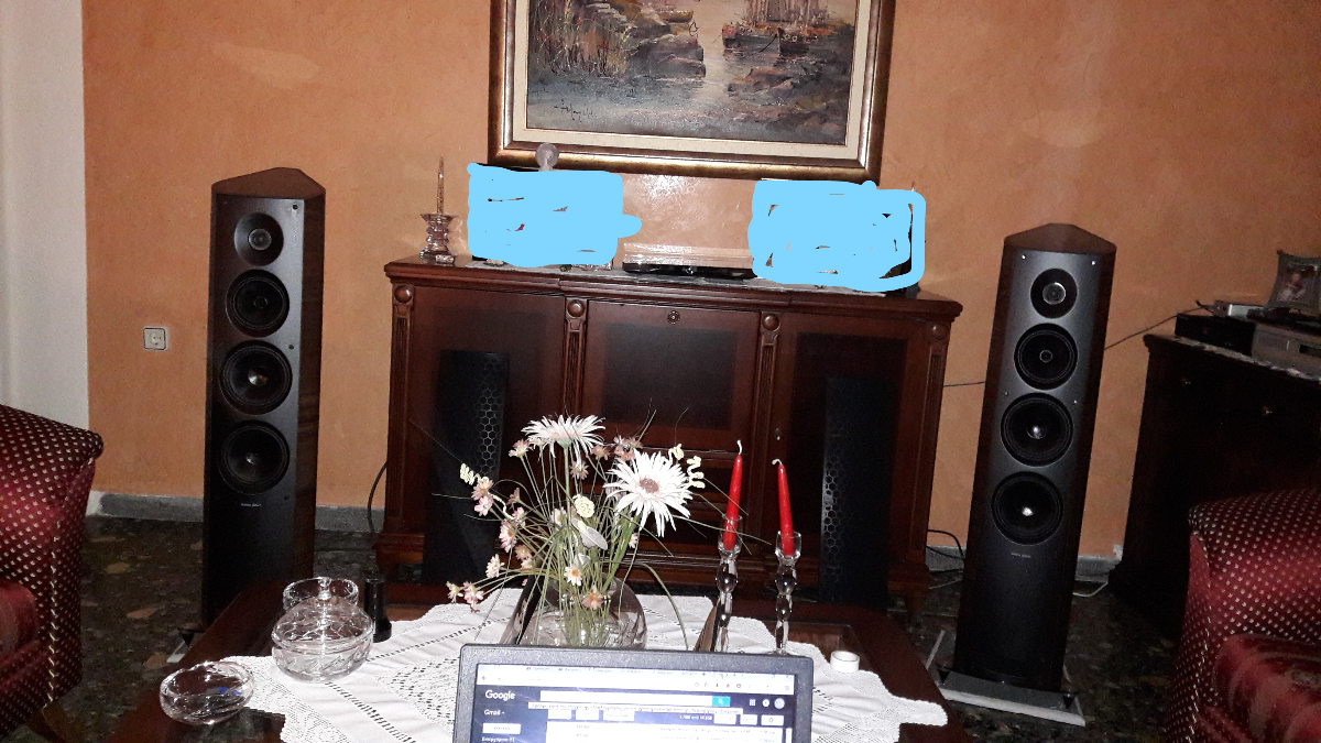 σαλονι ηχεια.jpg