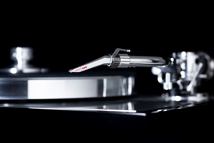 pj-the-classic-ortofon-100-closeup-hires.jpg